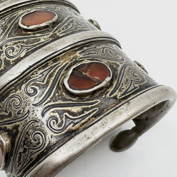 Antique Tekke Turkmen Silver Carnelian Inlay Cuff Bracelet - Picture 6 of 9